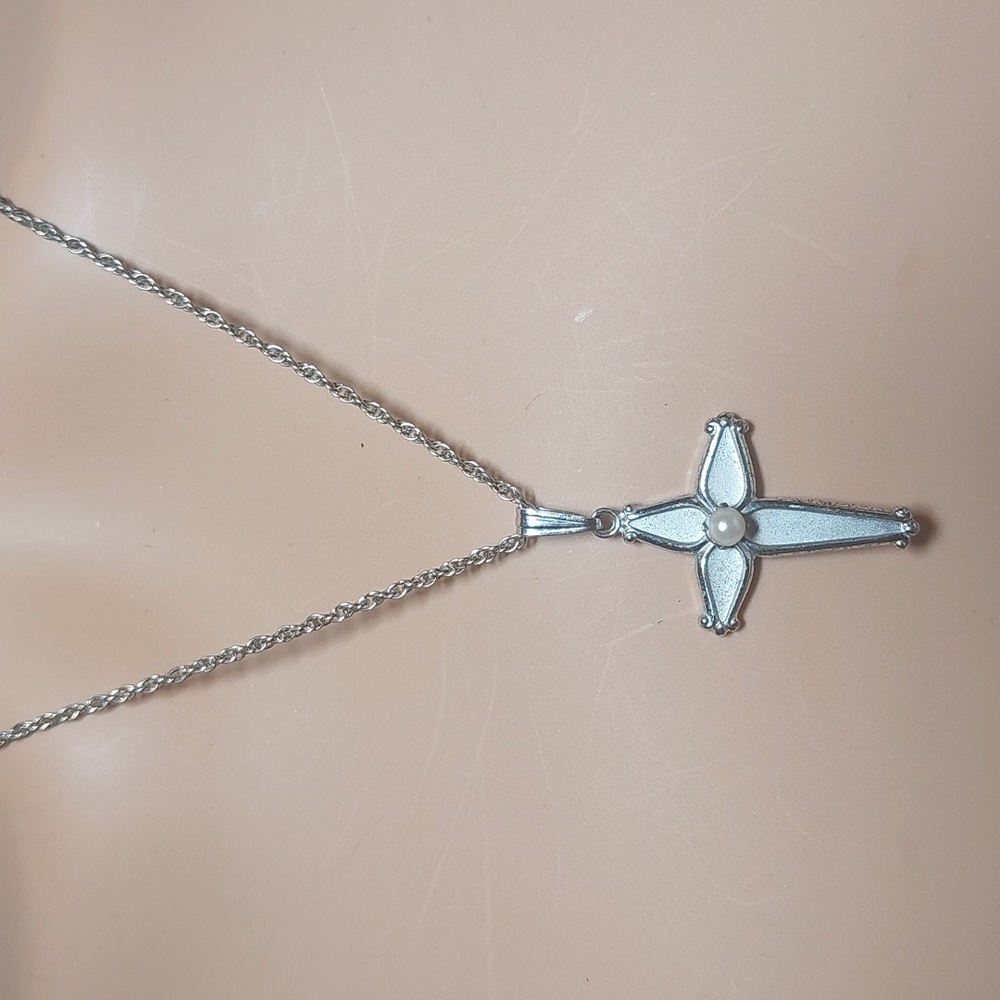Sterling Silver 925 Cross Pendant 18" Chain Pearl